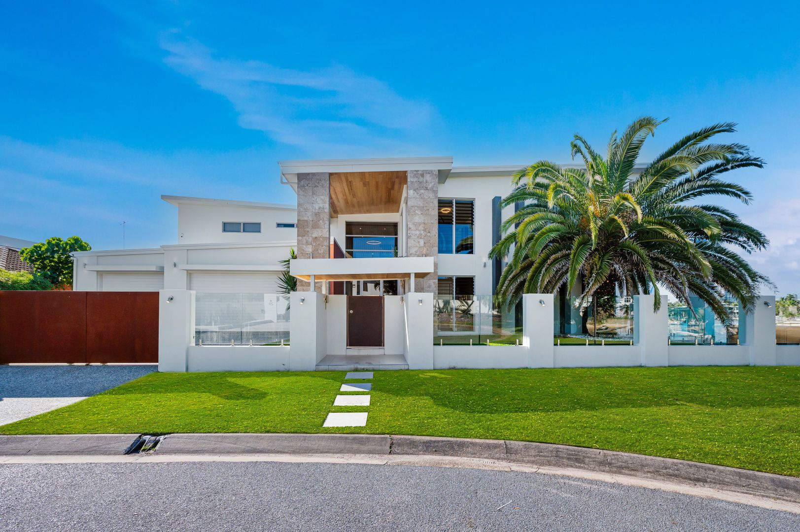 17 Grant Place, Broadbeach Waters QLD 4218, Image 1