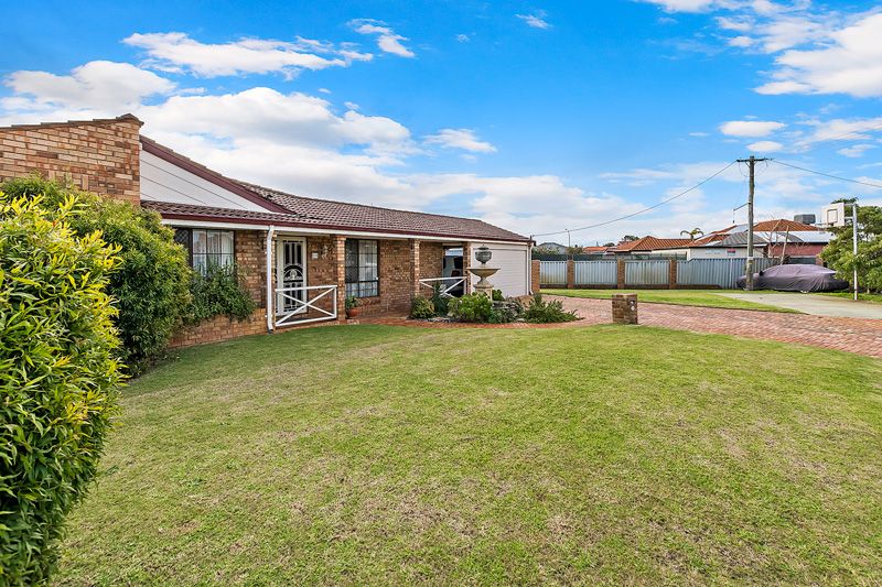 13 Cowan Place, Safety Bay WA 6169, Image 1