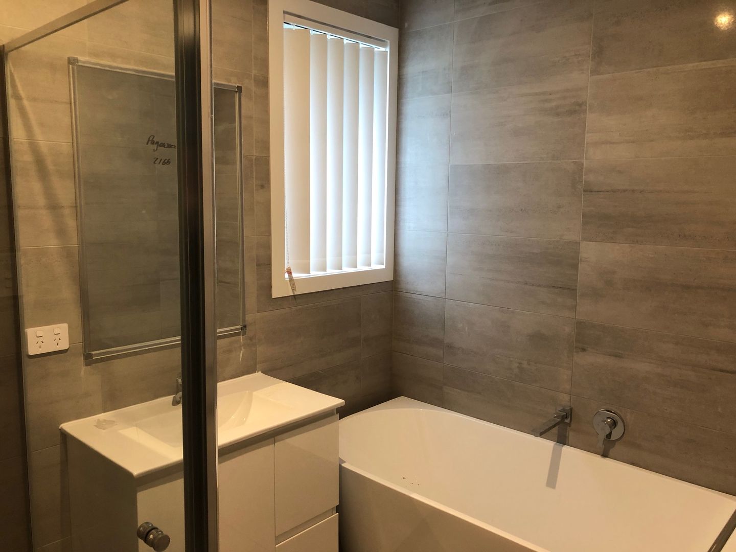 27 Kurrajong Crescent, Tahmoor Property History & Address Research