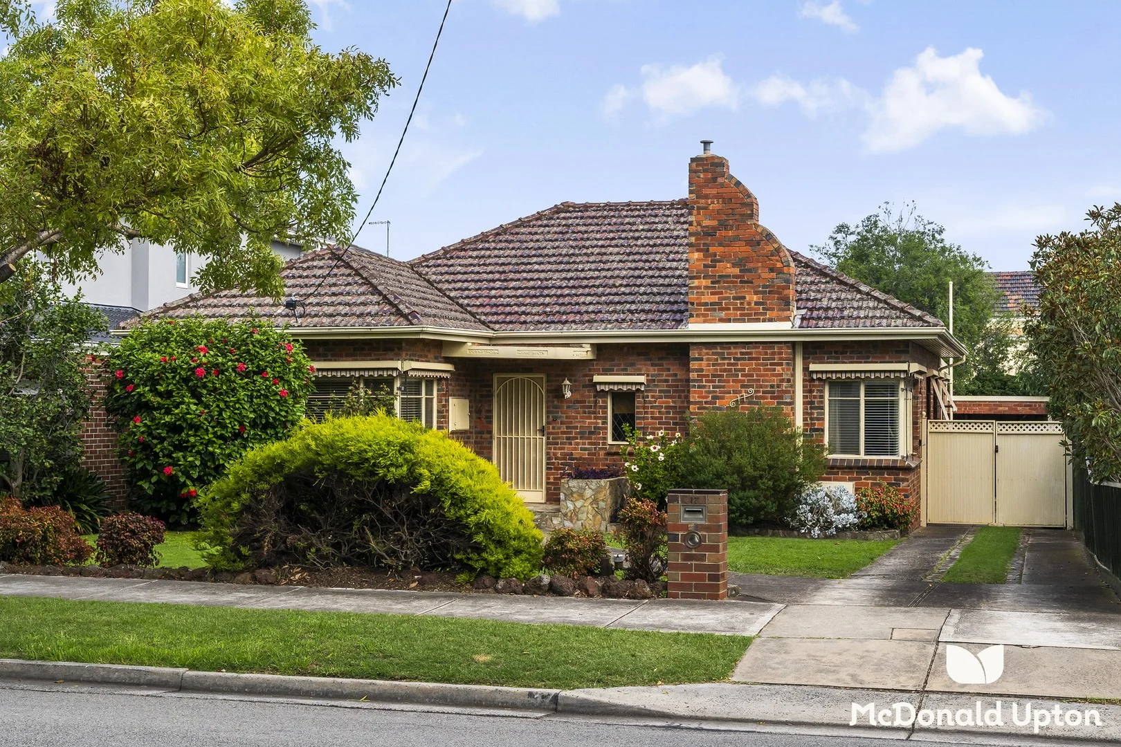 17 Hayes Road, Strathmore VIC 3041