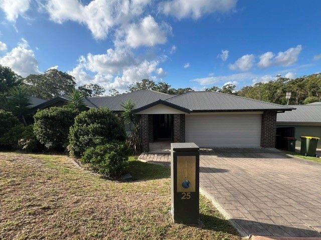 4 bedrooms House in 25 Hideaway Circuit FLETCHER NSW, 2287