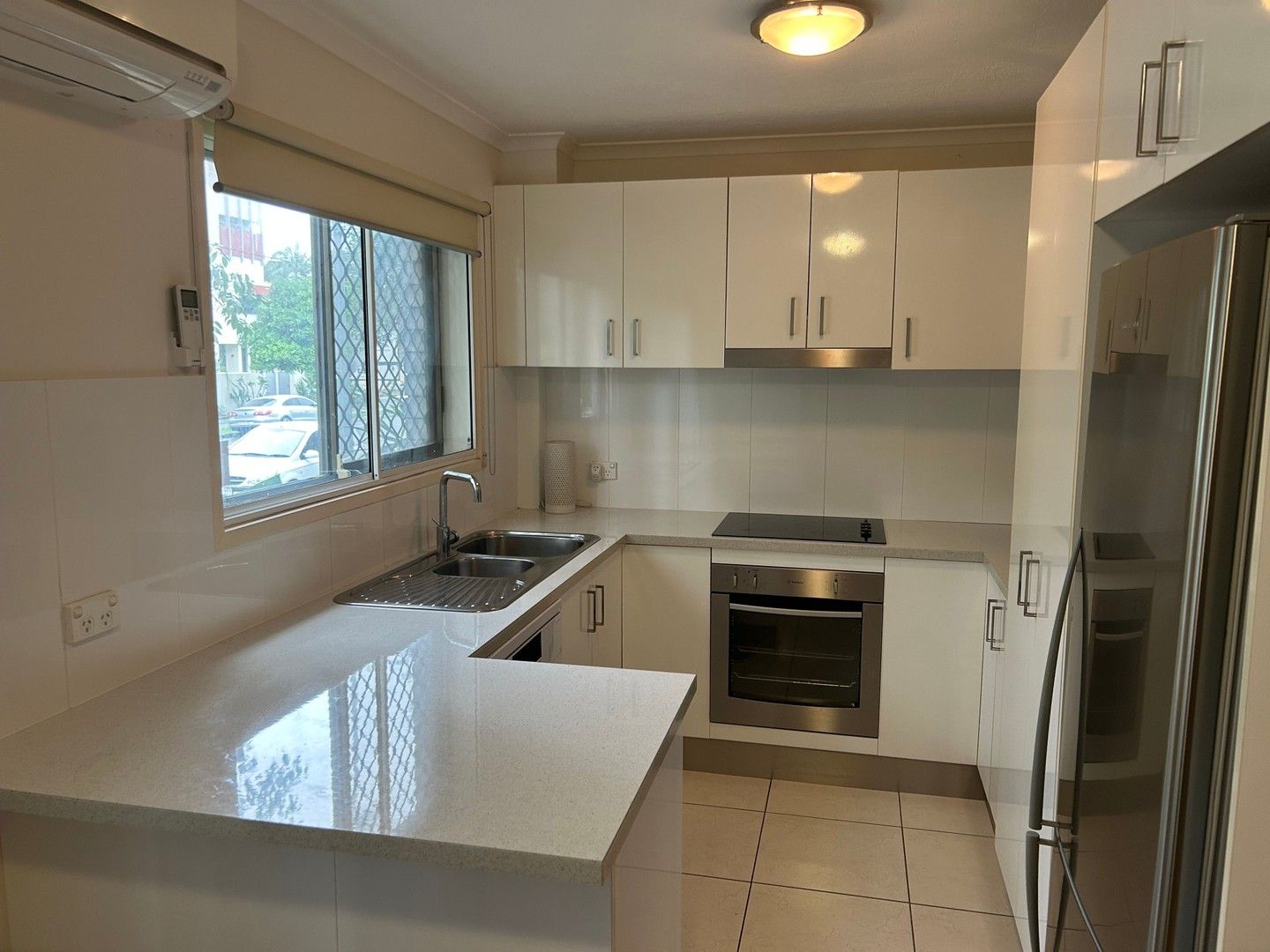 2 bedrooms Apartment / Unit / Flat in UNIT 2/16 FIRST AVENUE BROADBEACH QLD, 4218