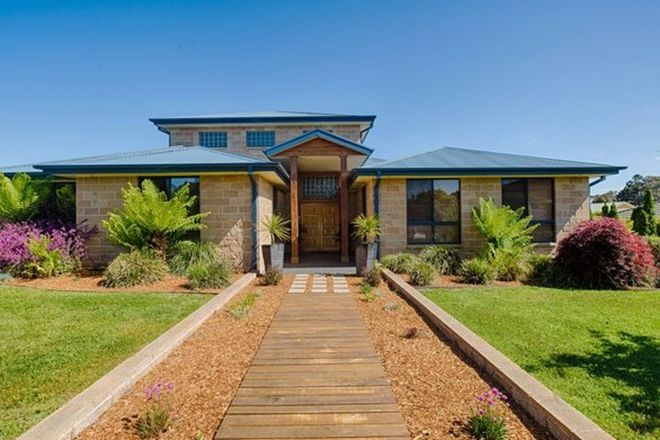 Picture of 17 Windarra Place, MARRANGAROO NSW 2790