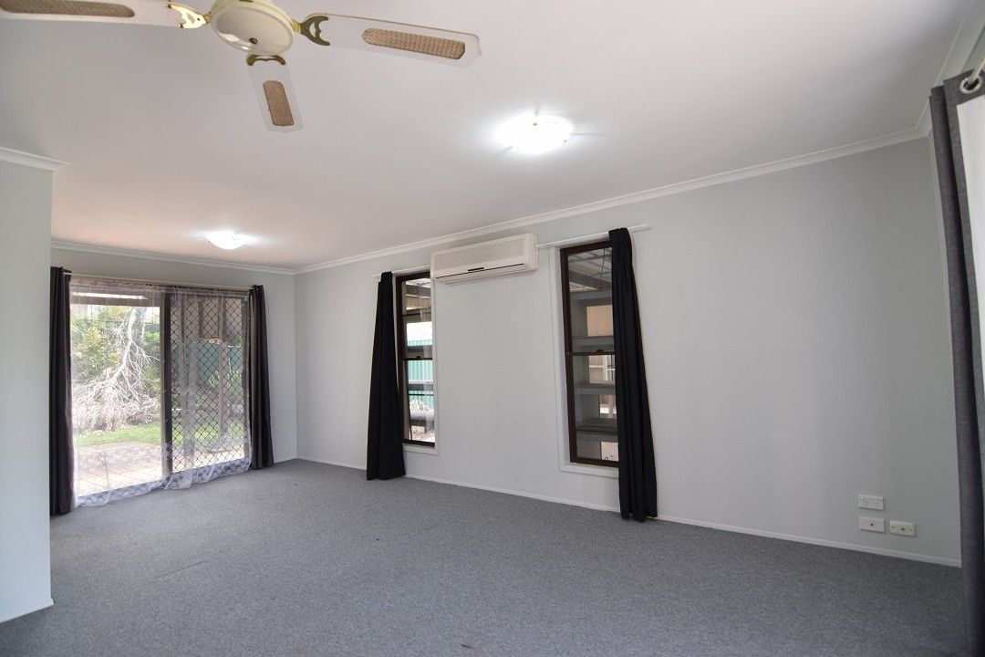 64 Alexander Drive, Highland Park QLD 4211, Image 2