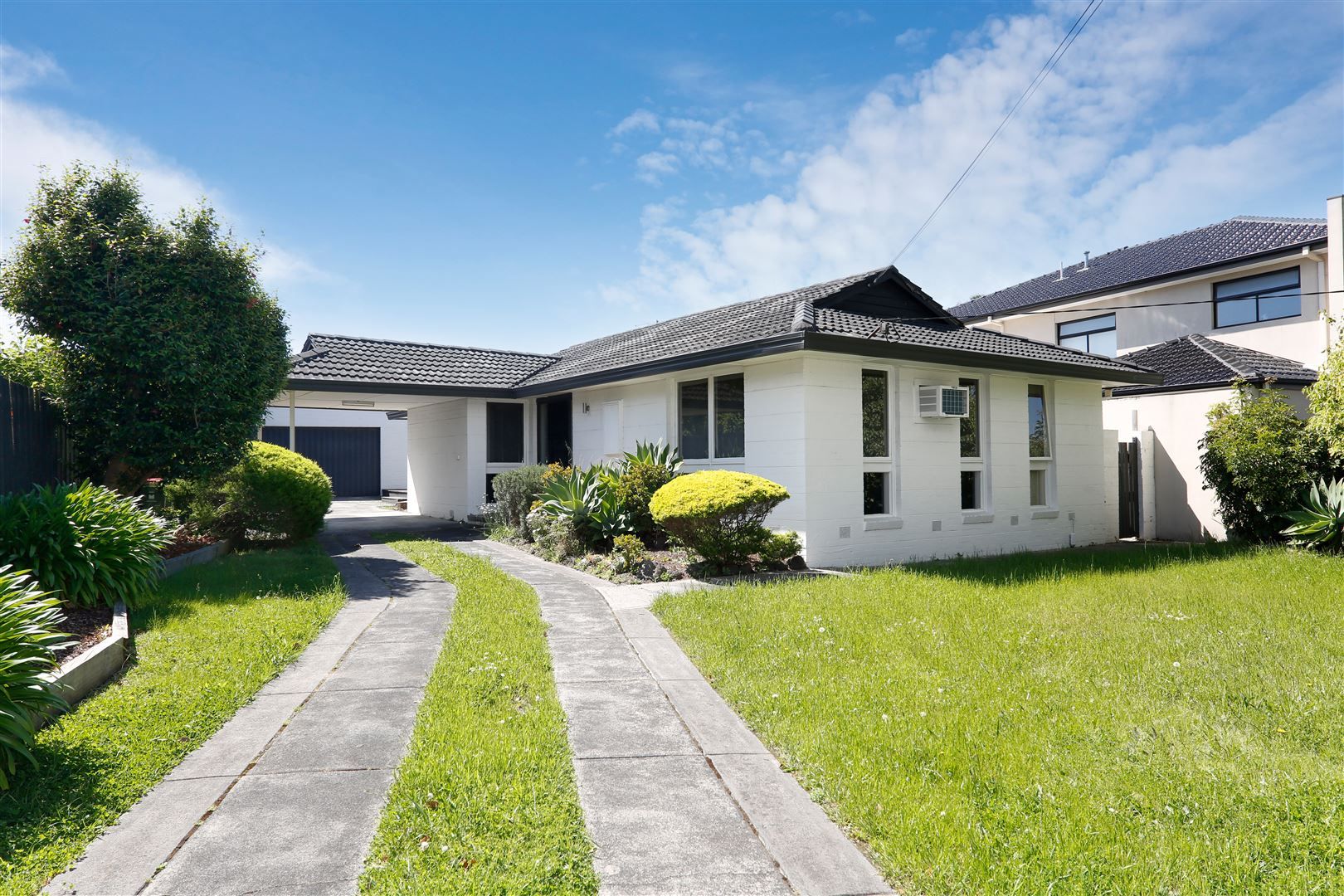 5 bedrooms House in 2 Ainslie Drive WHEELERS HILL VIC, 3150