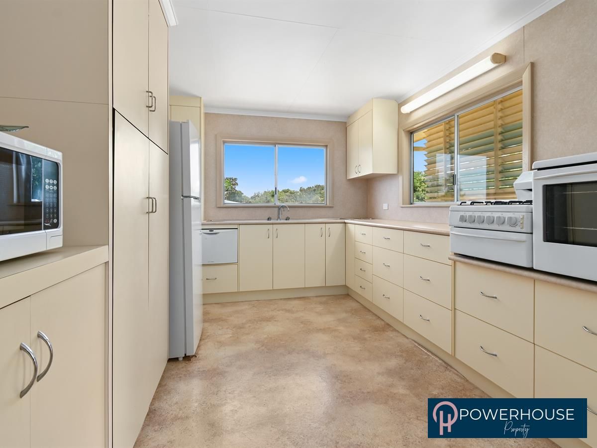 27 Feldt Street, Flying Fish Point QLD 4860, Image 1