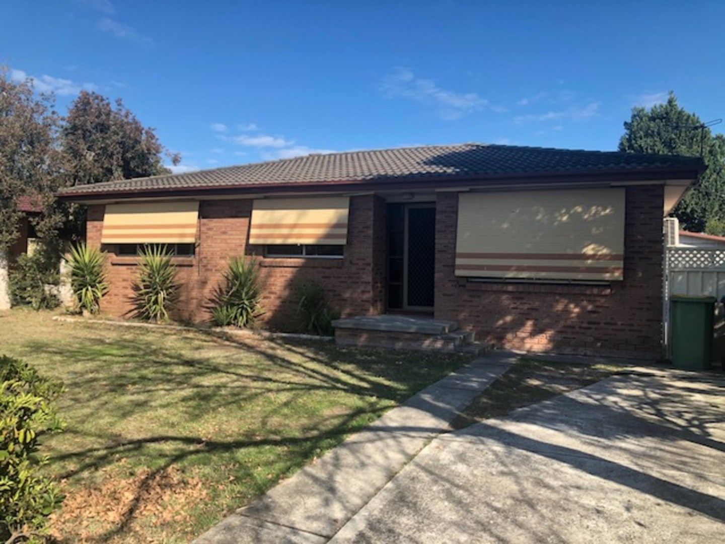3 bedrooms House in 37 Lyrebird Crescent ST CLAIR NSW, 2759