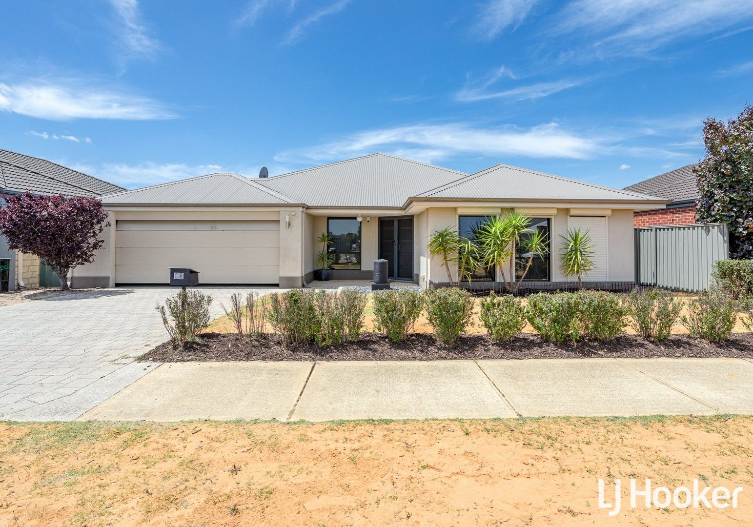 4 bedrooms House in 13 Cornforth Way PIARA WATERS WA, 6112