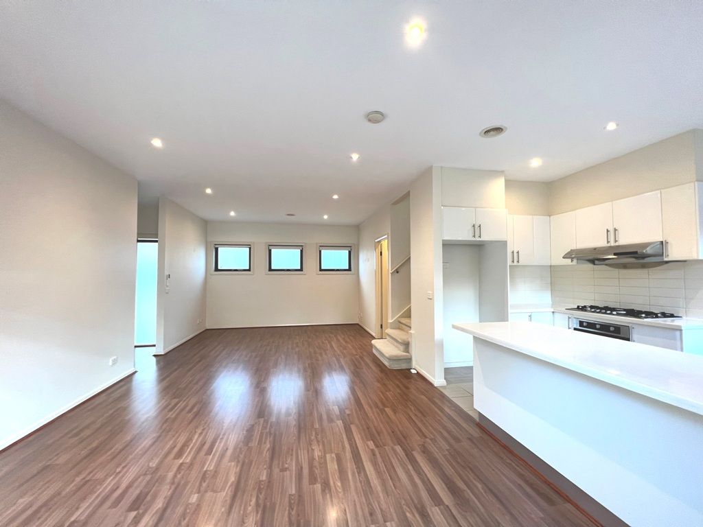 3 bedrooms Townhouse in 2/17 High Street DONCASTER VIC, 3108