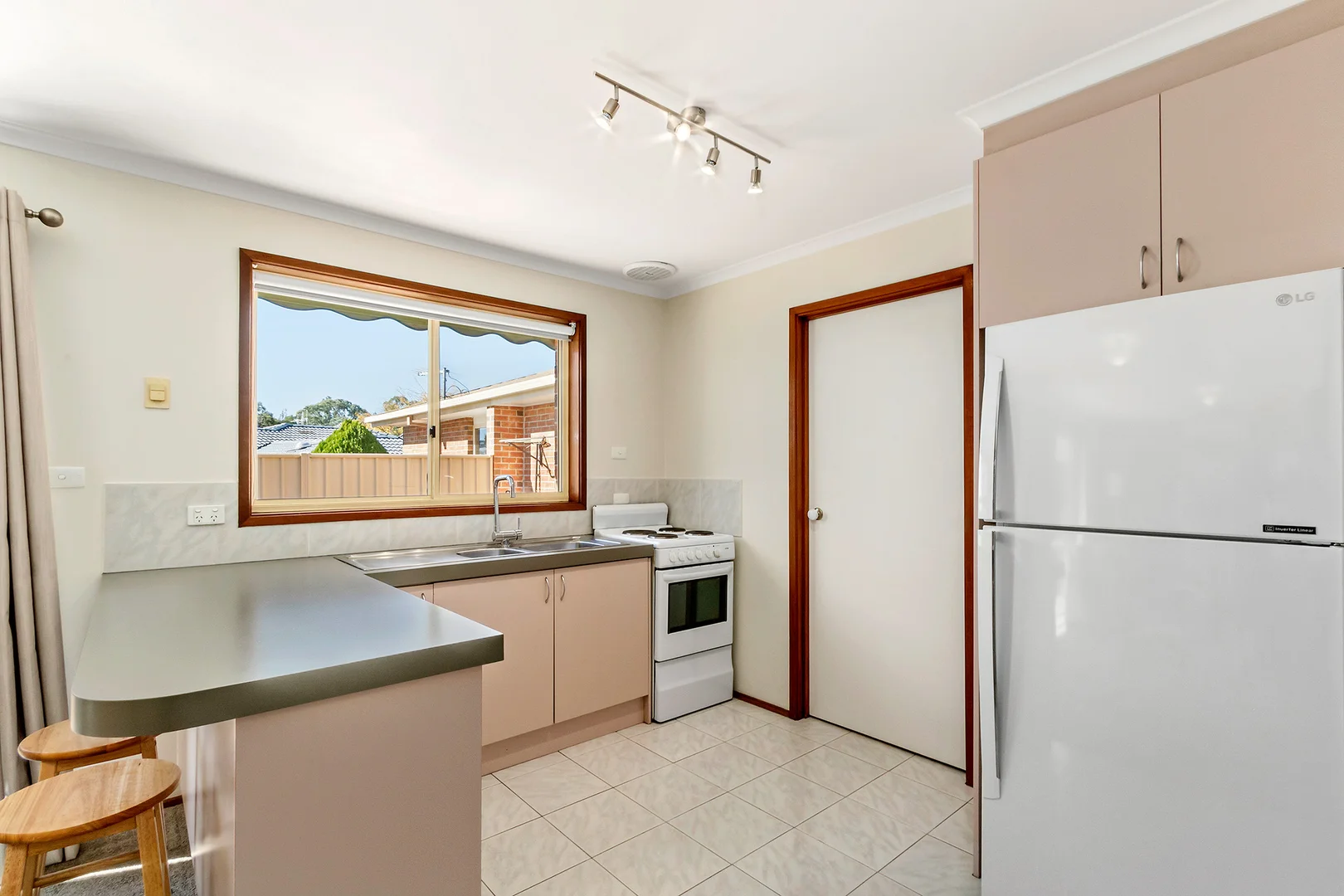 Additional image 6 of 1/10 Kingscote Crescent, Bonython ACT 2905