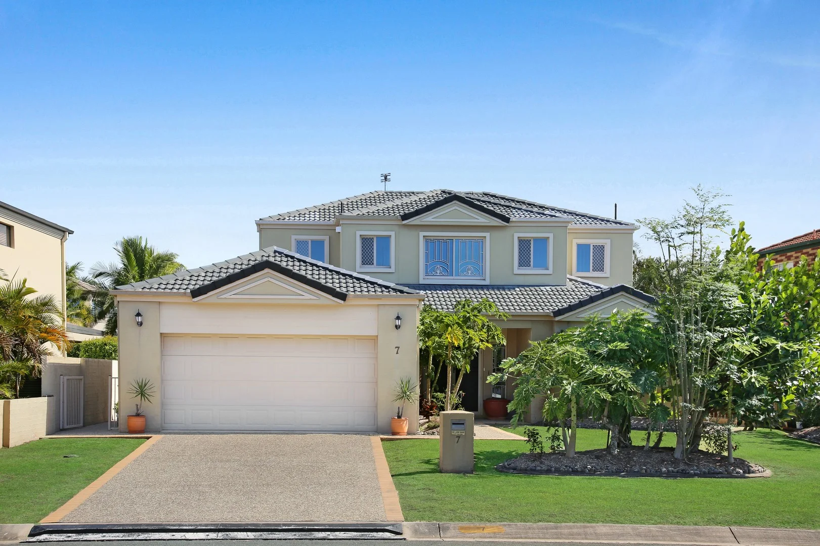 7 Arbuthnot Parade, Benowa Waters QLD 4217