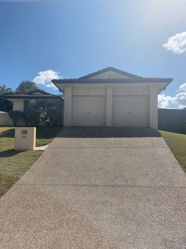 5 bedrooms House in 49 Ballybunion Drive PARKWOOD QLD, 4214