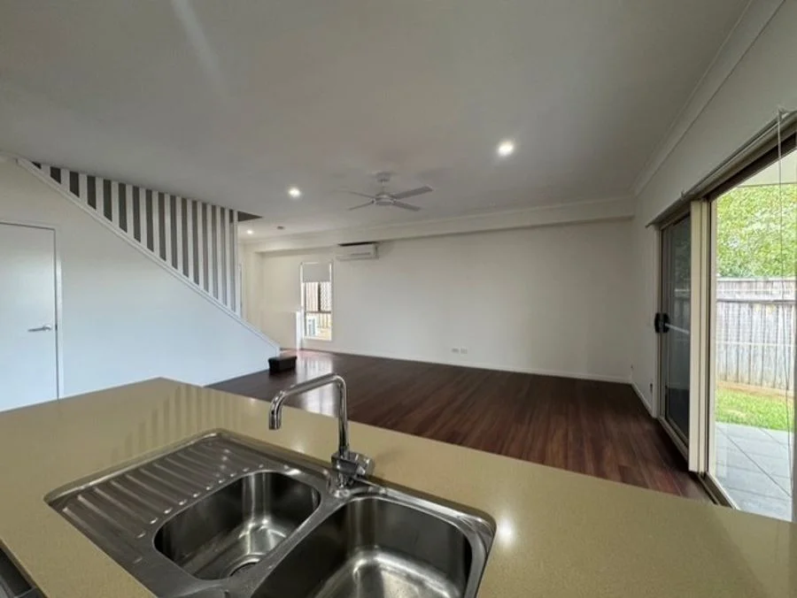 Additional image 6 of 2/18 Fourth Avenue, Labrador QLD 4215