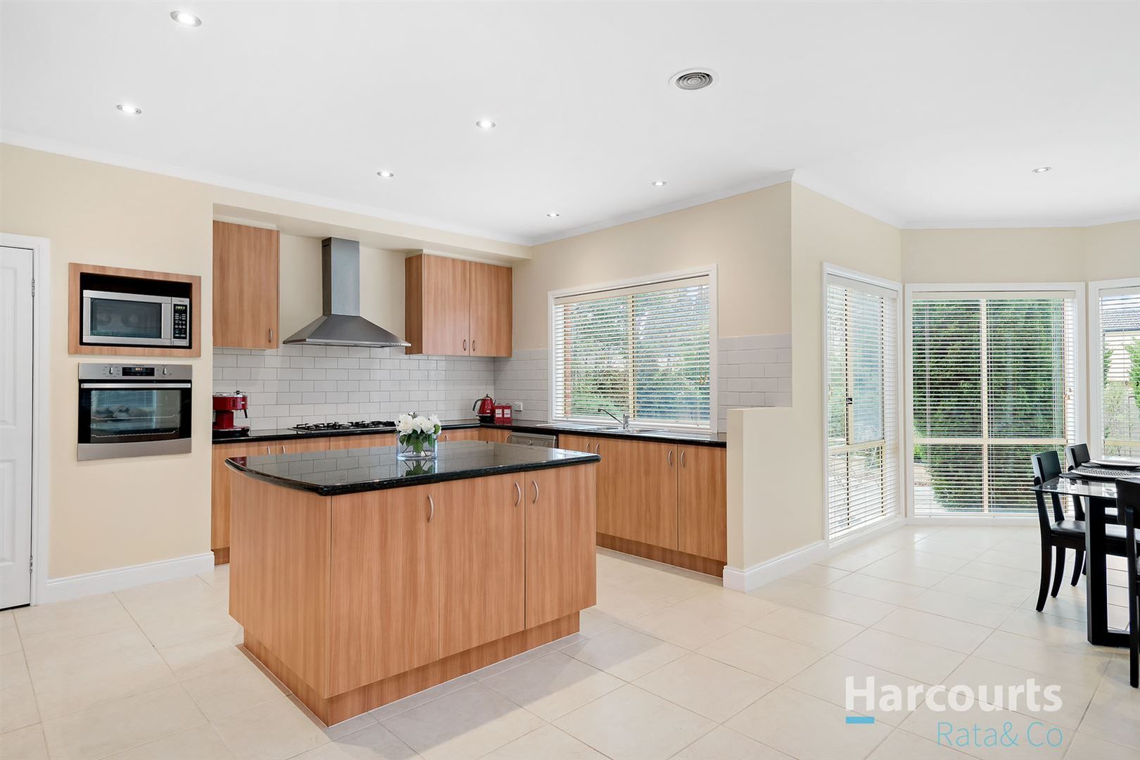 9 Ancona Drive, Mill Park VIC 3082, Image 2