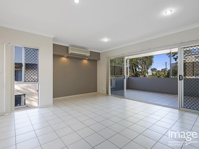3 bedrooms Apartment / Unit / Flat in 4/45 Railway Ave INDOOROOPILLY QLD, 4068