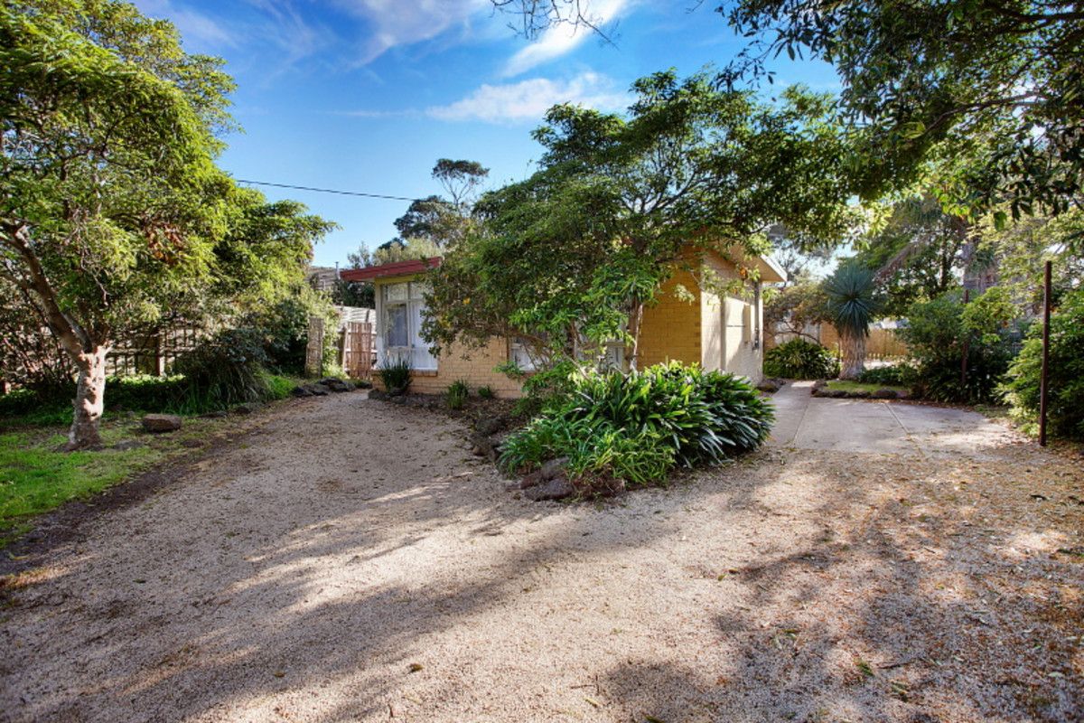 3 bedrooms House in 17 Railway Parade SEAFORD VIC, 3198