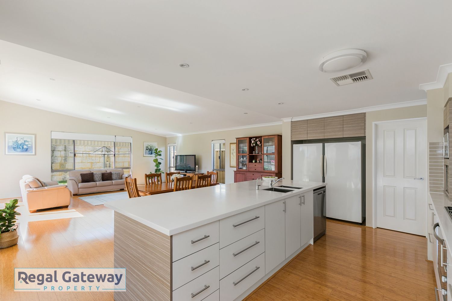 15 Blossom Chase, Aubin Grove WA 6164, Image 2