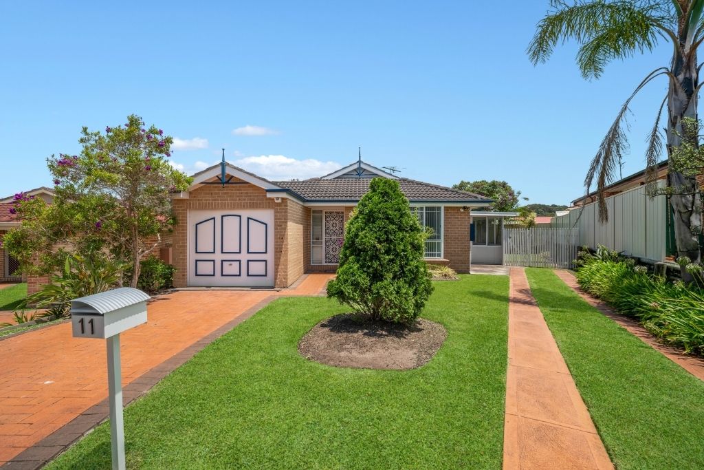 4 bedrooms House in 11 Angophora Close MOUNT HUTTON NSW, 2290