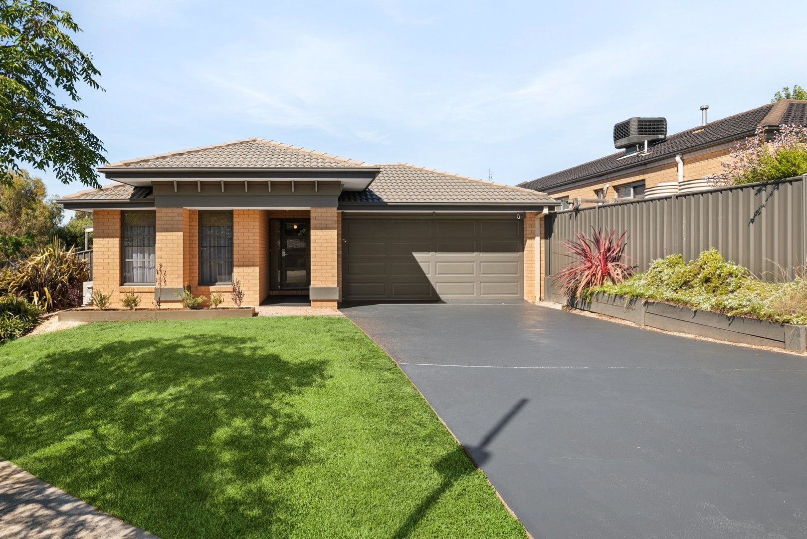 4 bedrooms House in 6 Blanche Close KYNETON VIC, 3444