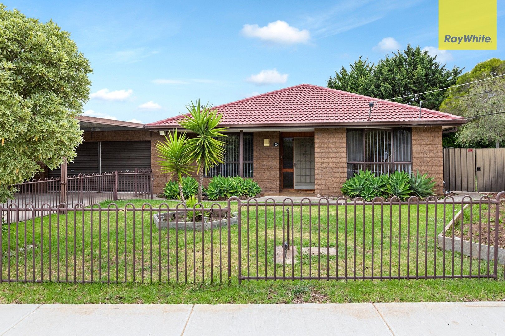 5 Joshua Court, Kings Park VIC 3021 | Domain