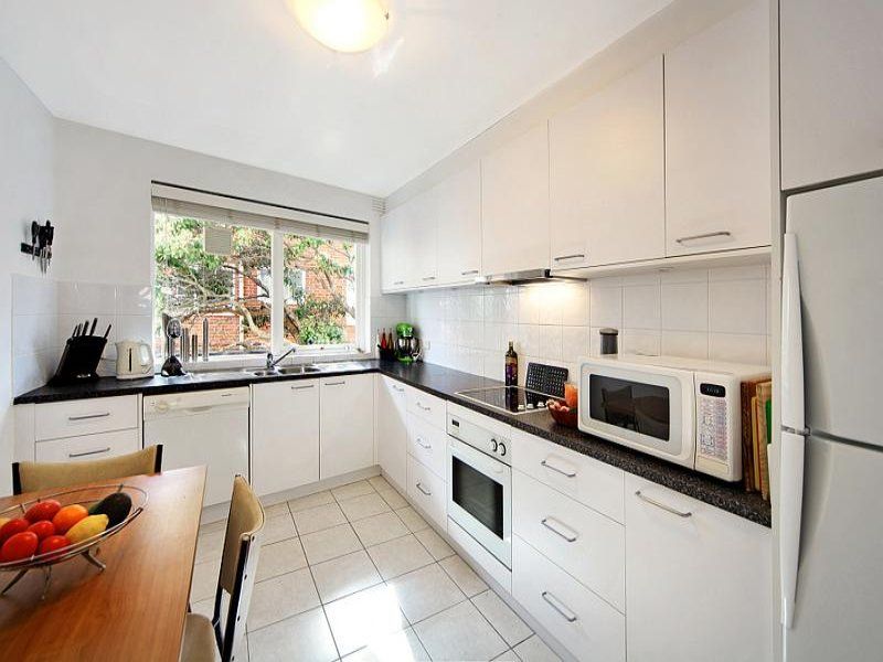 2 bedrooms Apartment / Unit / Flat in 11/14 Abeckett Street PRAHRAN VIC, 3181