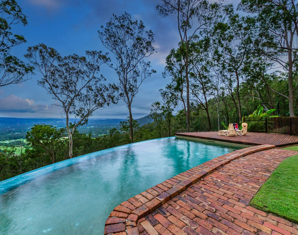 1068 Mount Nebo Road, Jollys Lookout QLD 4520