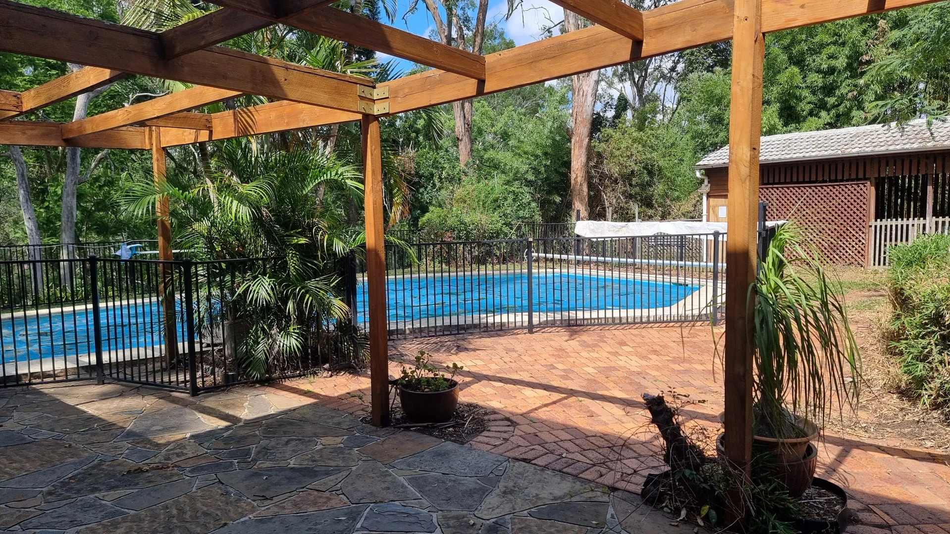 21 Boscombe Road, Brookfield QLD 4069