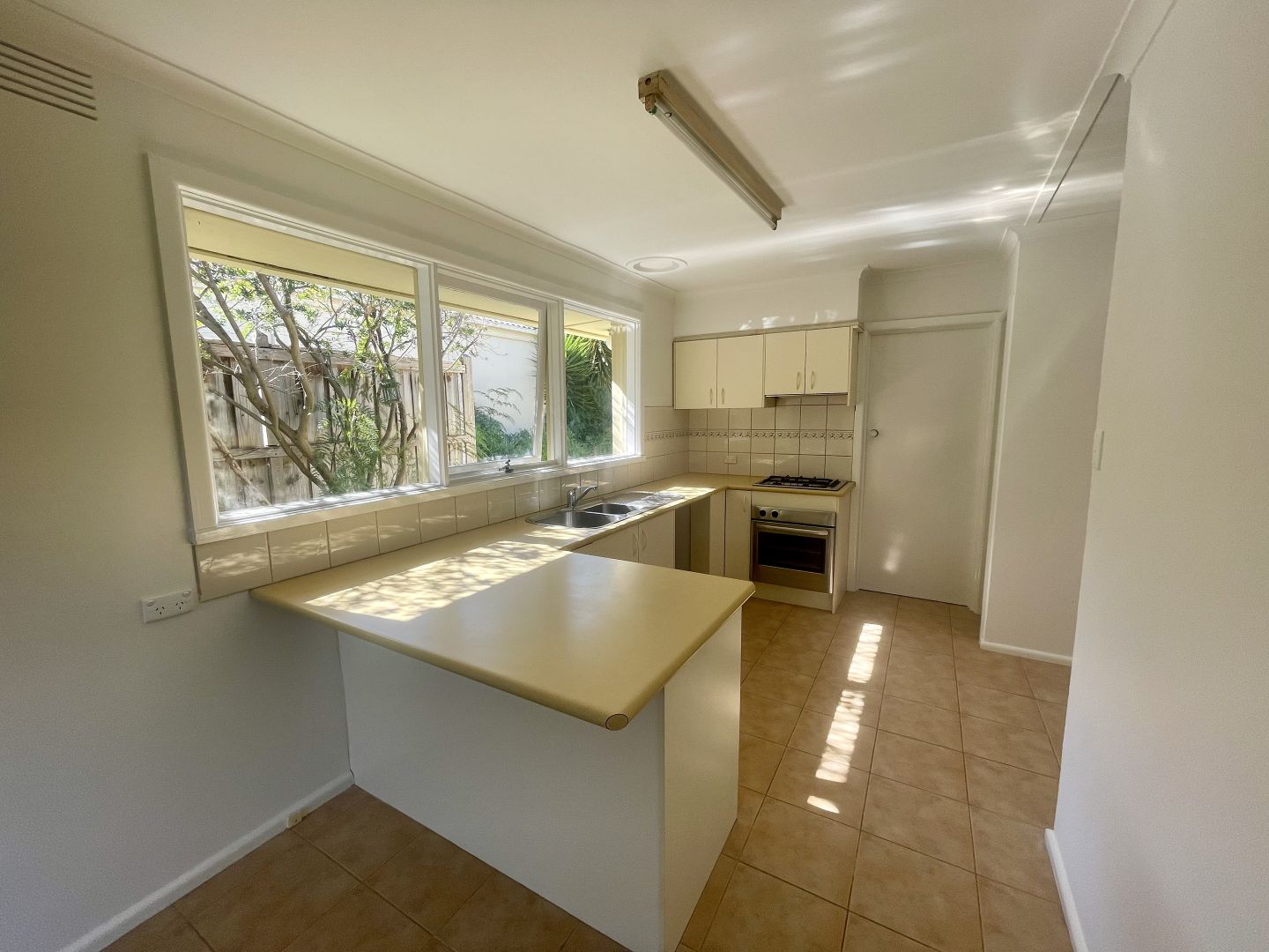 1/27 Linlithgow Street, Mitcham VIC 3132 Apartment For Rent 530