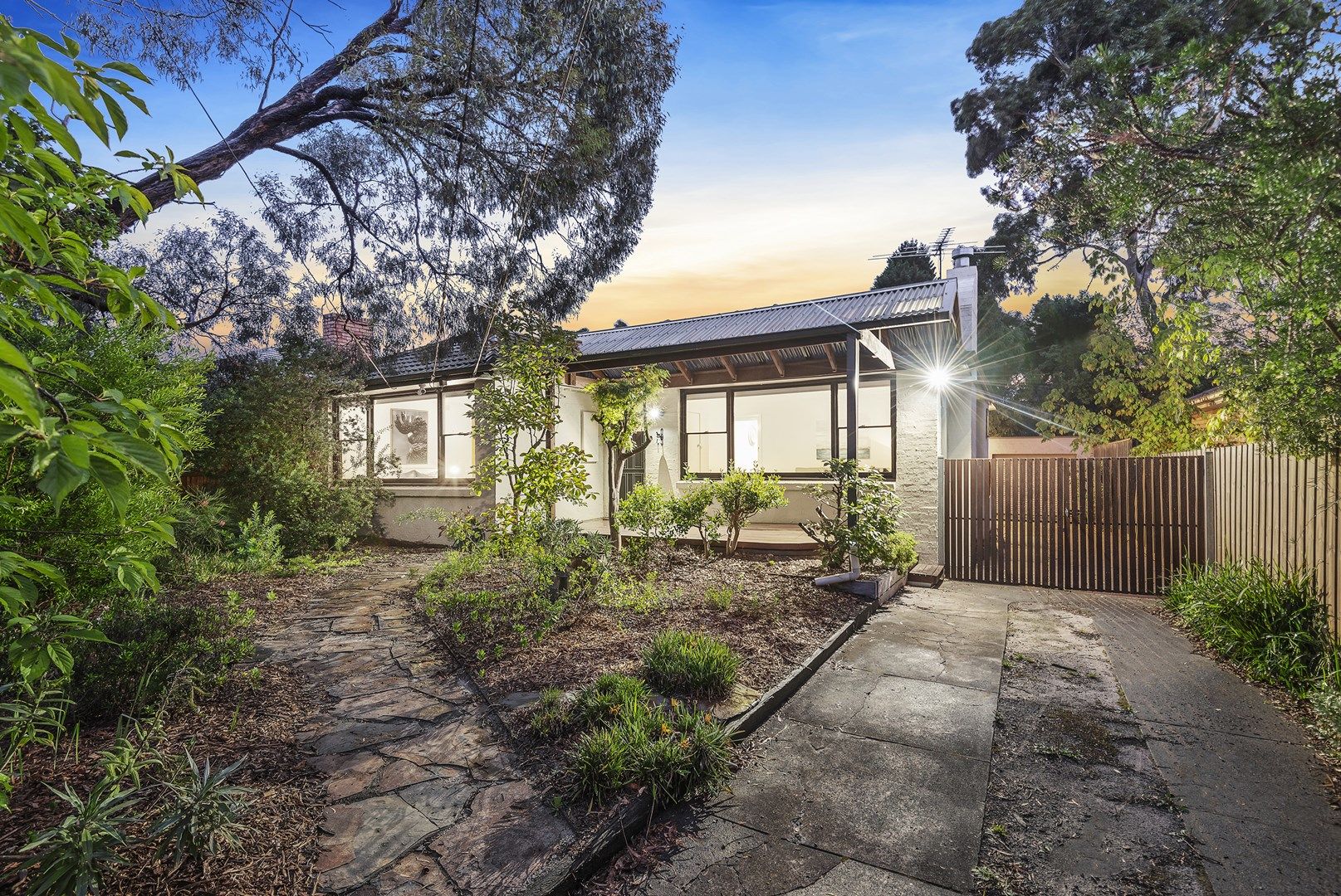 5 Romoly Drive, Forest Hill VIC 3131, Image 2