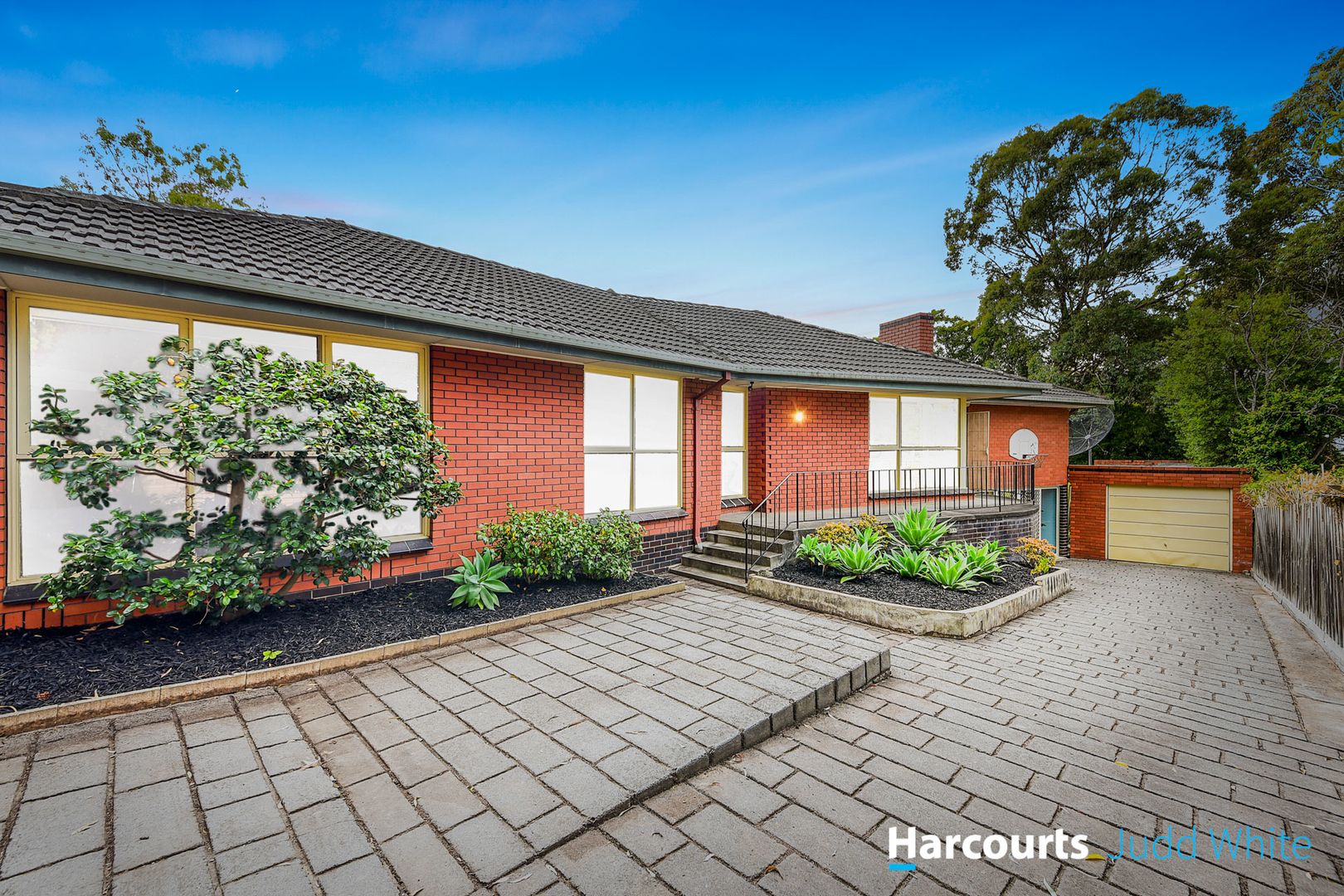 1 Stanfield Court, Glen Waverley VIC 3150, Image 2