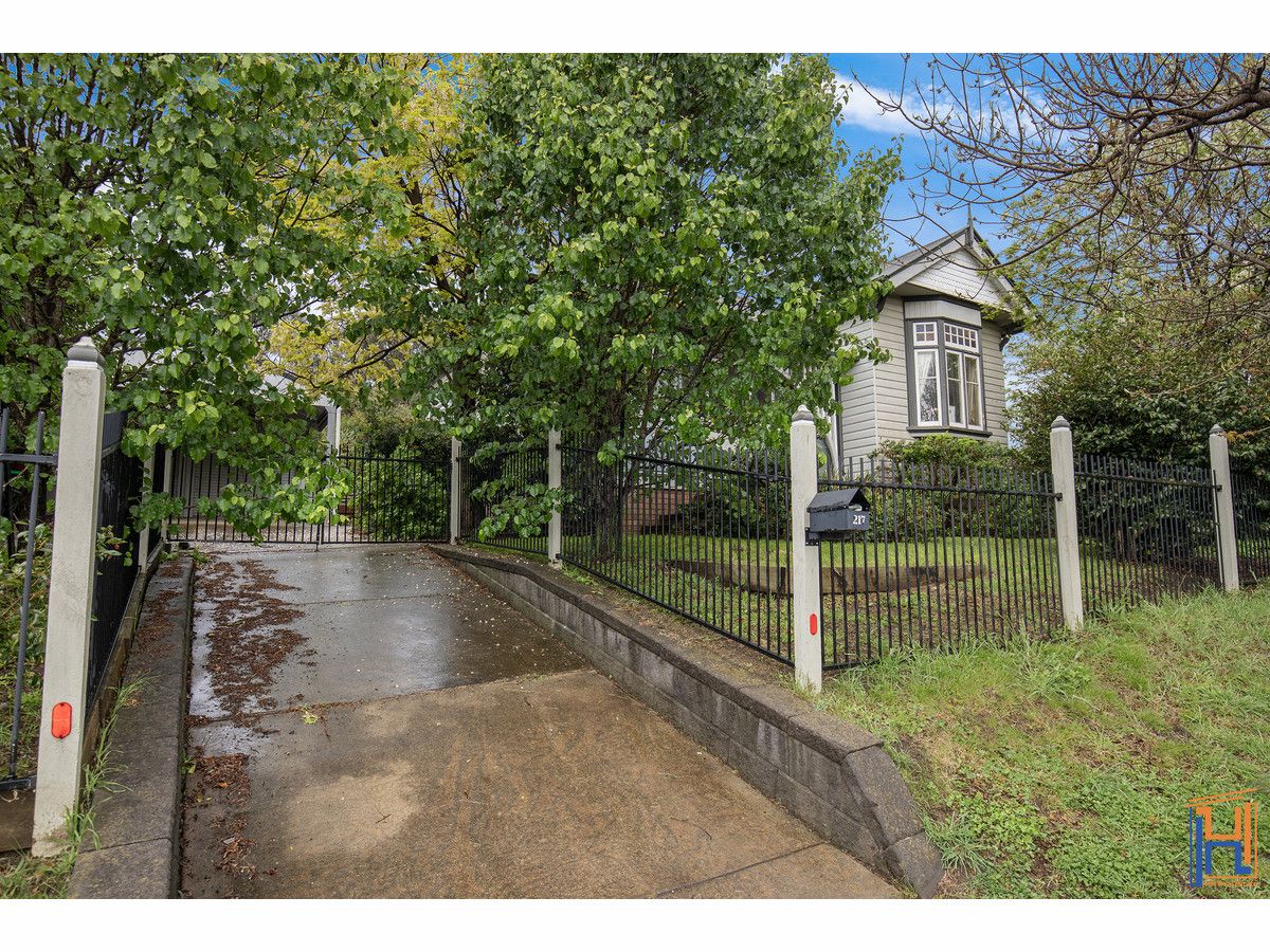4 bedrooms House in 217 Erskine Street ARMIDALE NSW, 2350
