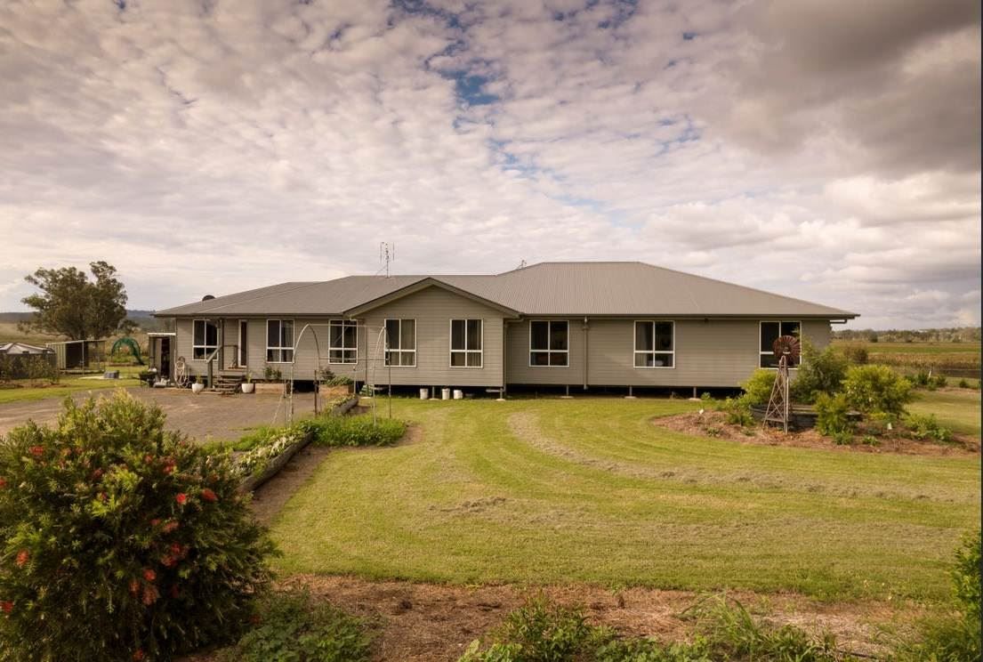 5 bedrooms Farm in 2 KUNIOON ROAD NANANGO QLD, 4615