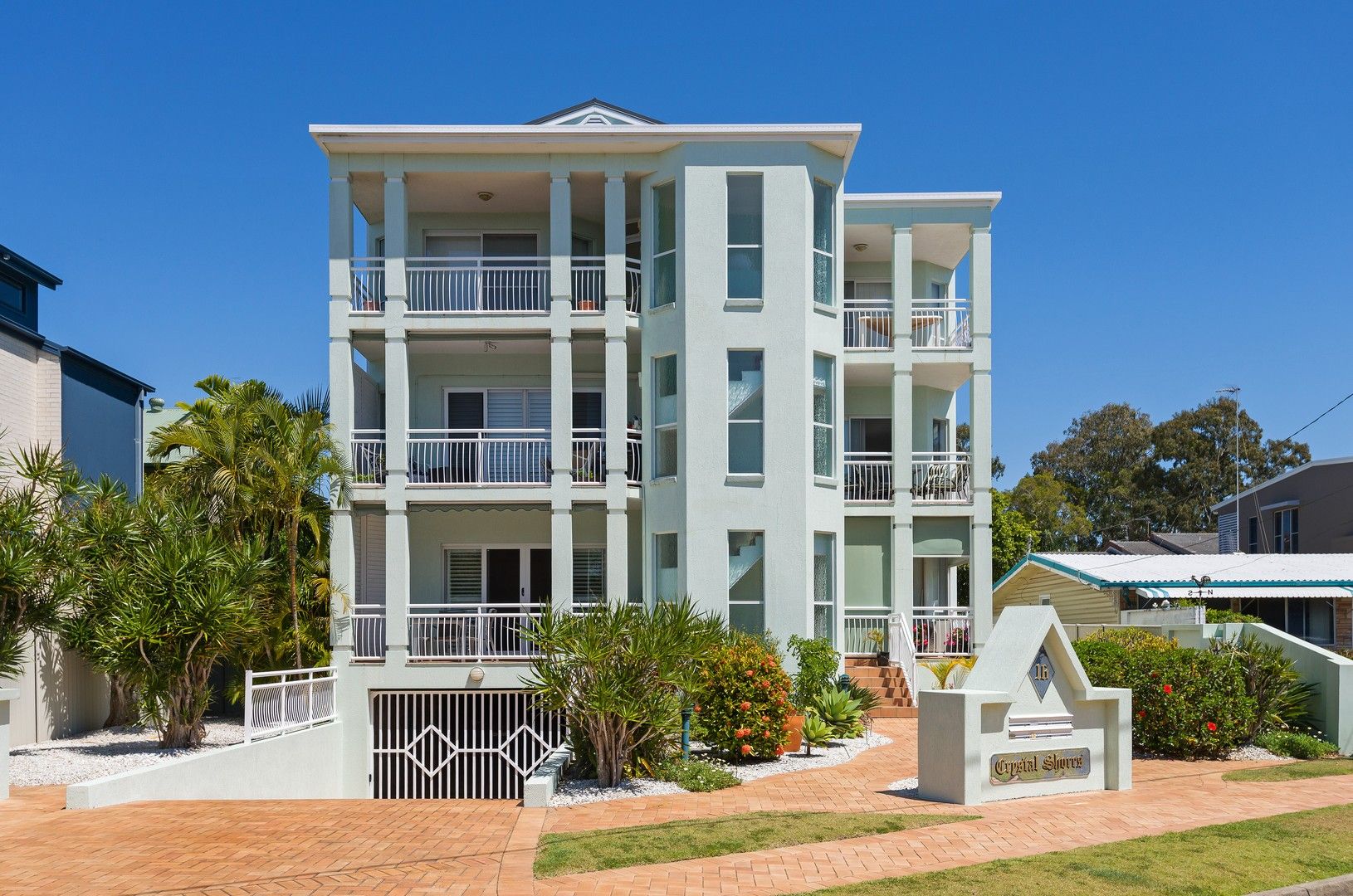 2 bedrooms Apartment / Unit / Flat in 2/16 The Esplanade PARADISE POINT QLD, 4216