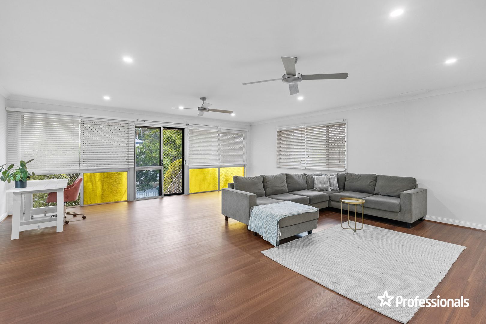 16 Dunbil Avenue, Ferny Hills QLD 4055, Image 2