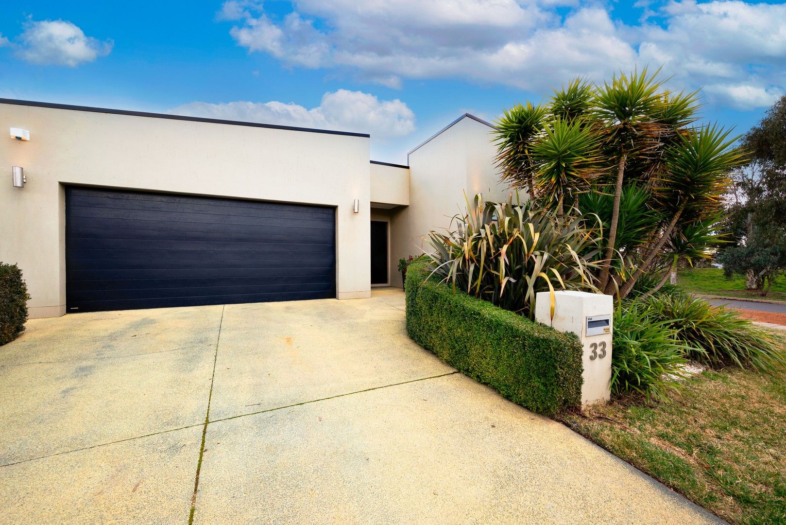 4 bedrooms House in 33 Penfold Street GUNGAHLIN ACT, 2912