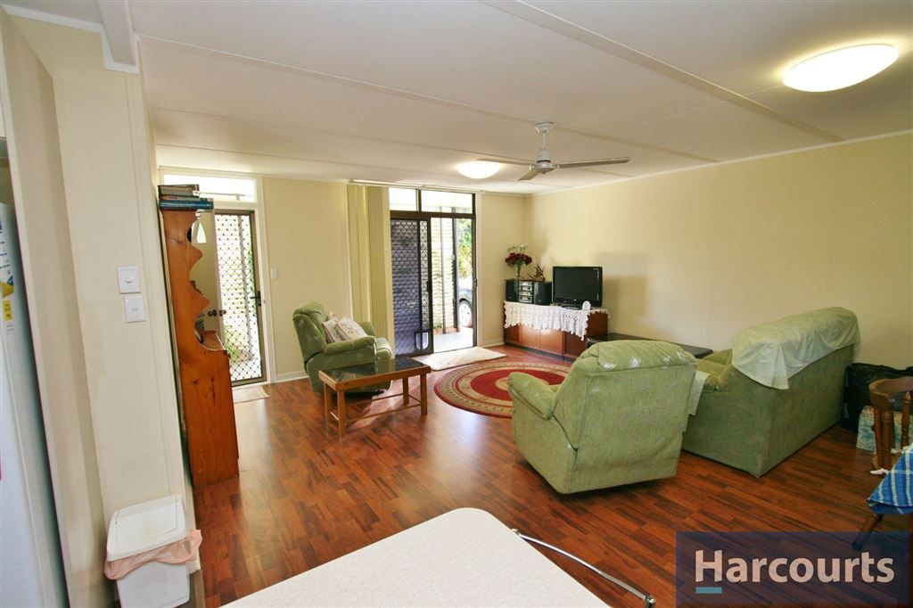 25 Dianthus St, Banksia Beach QLD 4507, Image 2