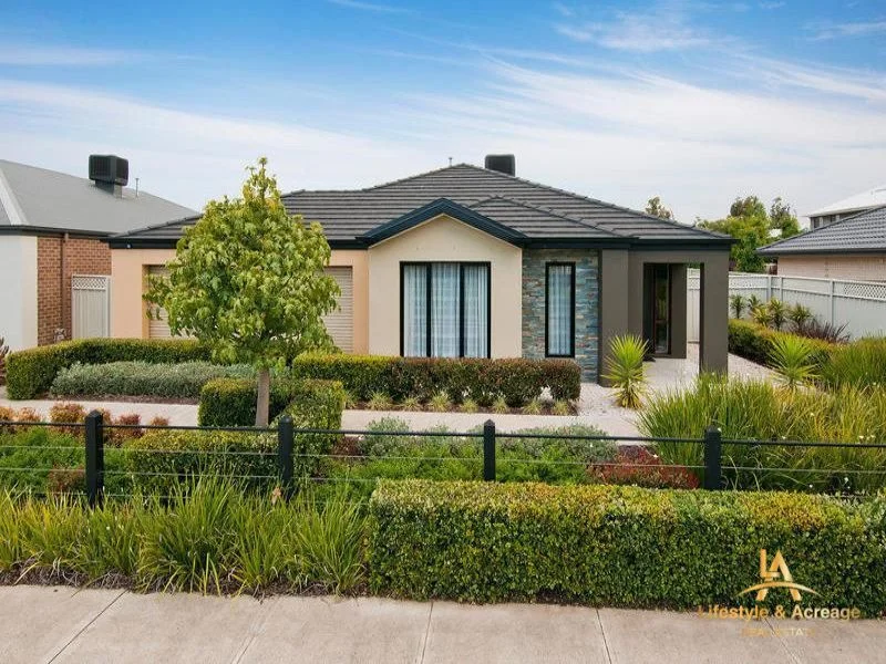 22 Broad Oak Drive, Cranbourne East VIC 3977