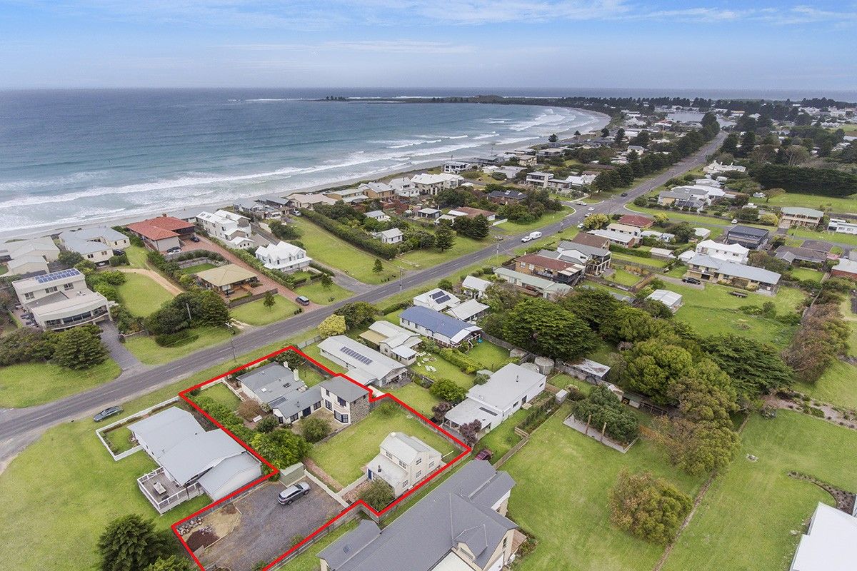 5 bedrooms House in 175 Griffiths Street PORT FAIRY VIC, 3284