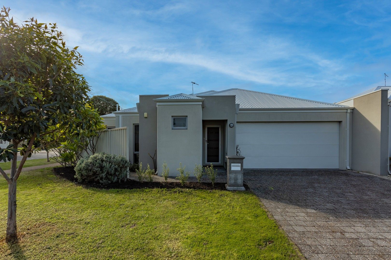 3 bedrooms Villa in 46 Selina Street INNALOO WA, 6018