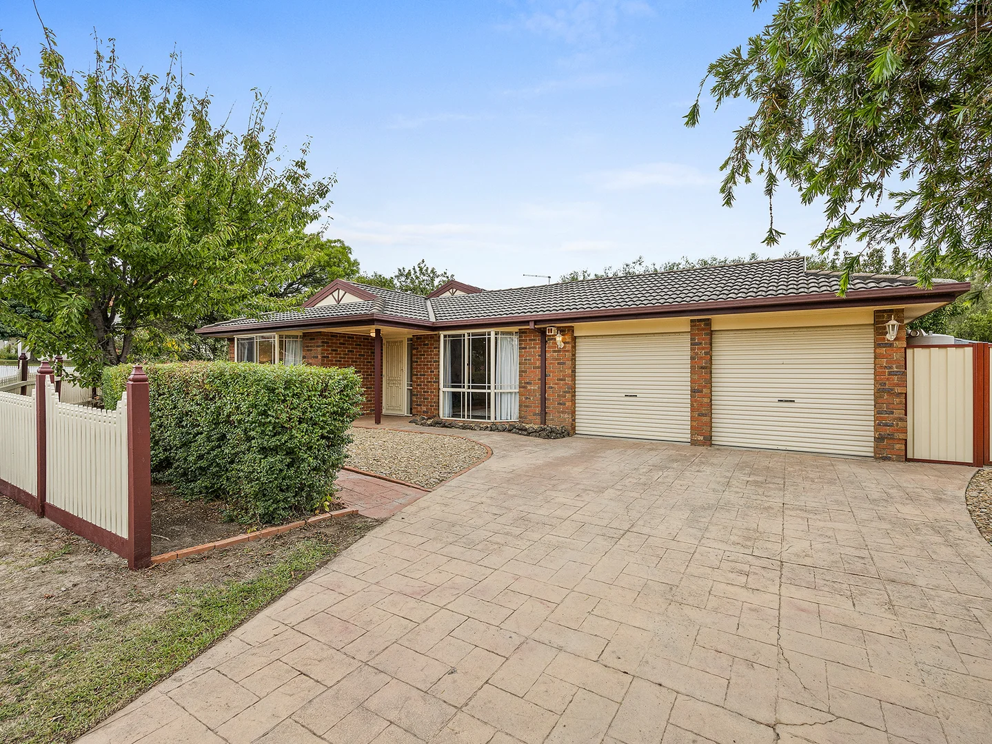 1 Ferncroft Court, Berwick VIC 3806