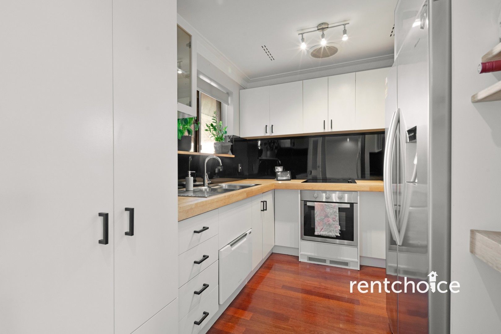 3 bedrooms House in 10 Deschamp Road MORLEY WA, 6062