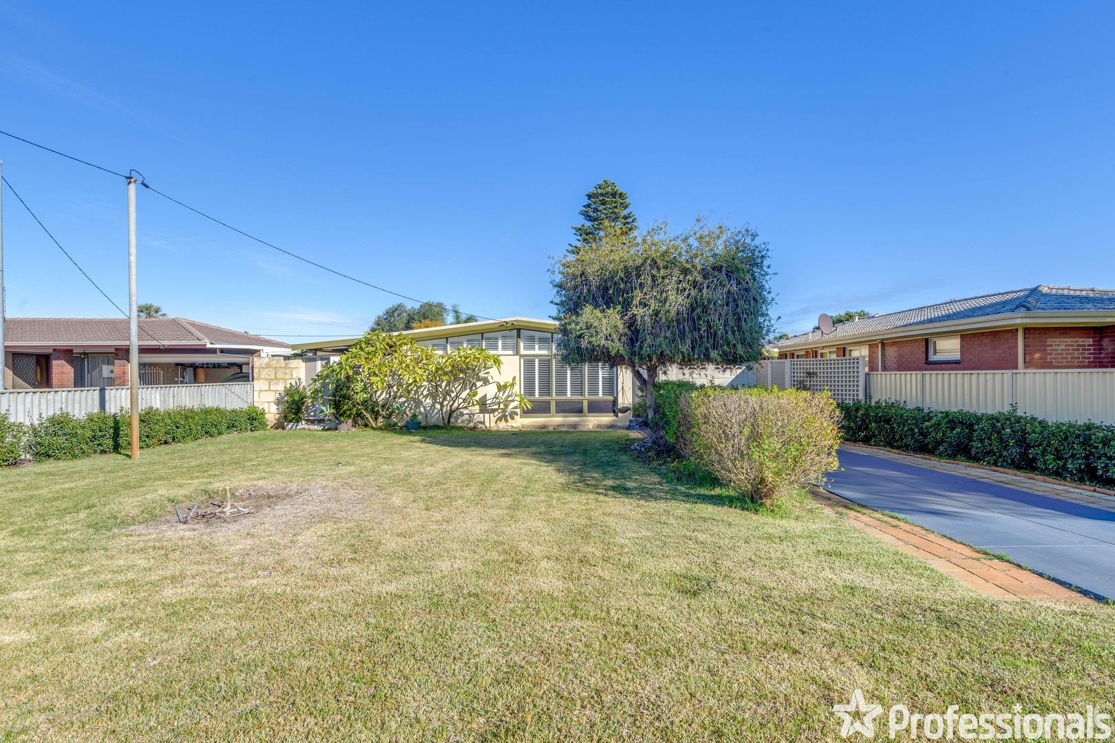 3 bedrooms House in 5 Mensa Close ROCKINGHAM WA, 6168
