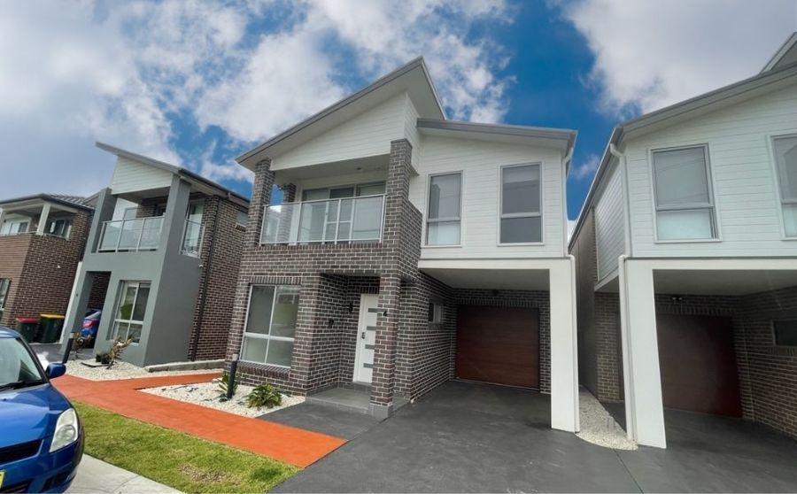 4 bedrooms House in 4 Dalana Glade RIVERSTONE NSW, 2765