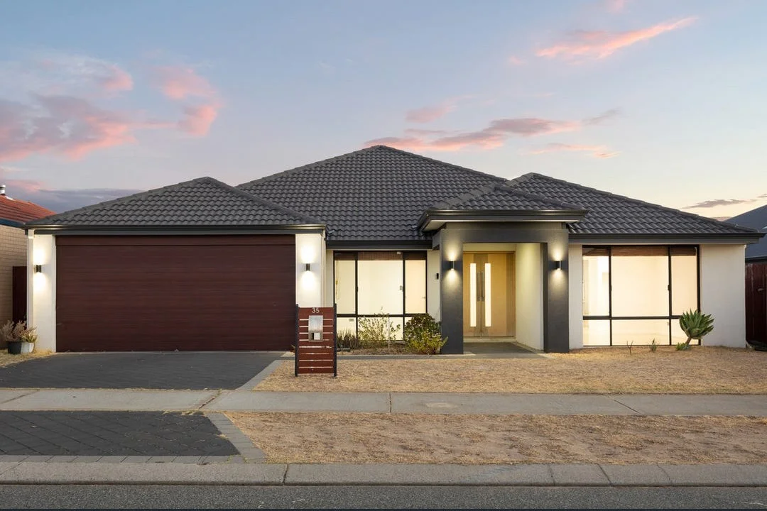 35 Lucky Bay Rd, Secret Harbour WA 6173