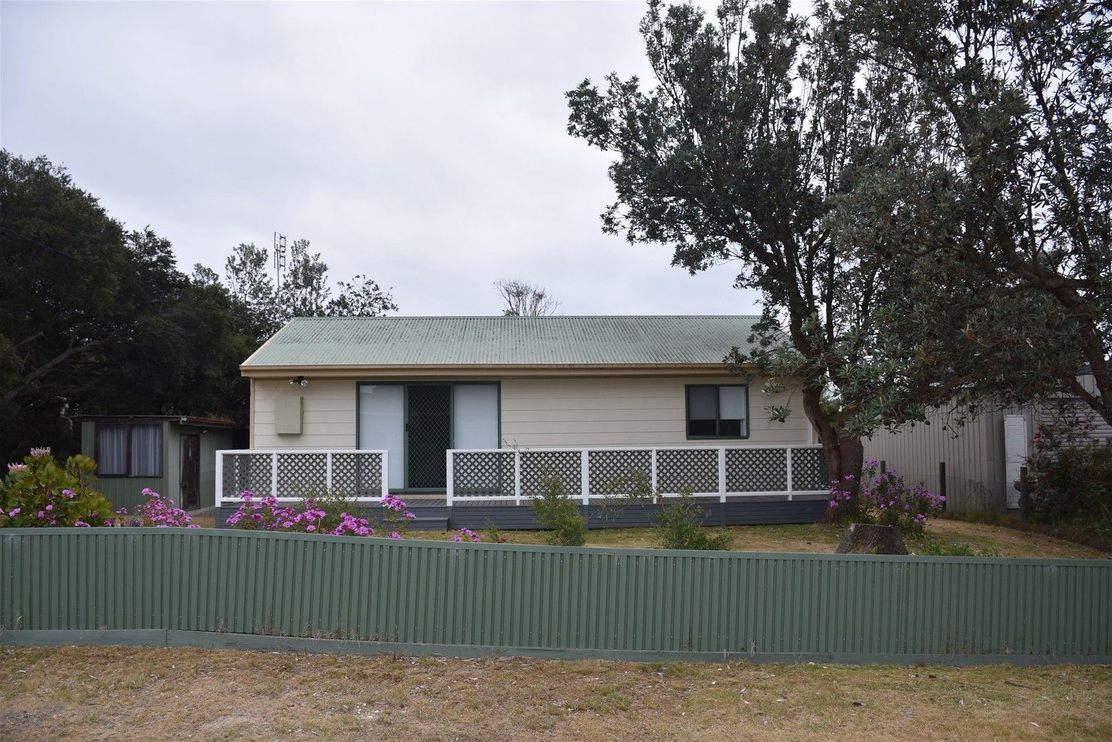 2 bedrooms House in 51 Sunglow Crescent GOLDEN BEACH VIC, 3851