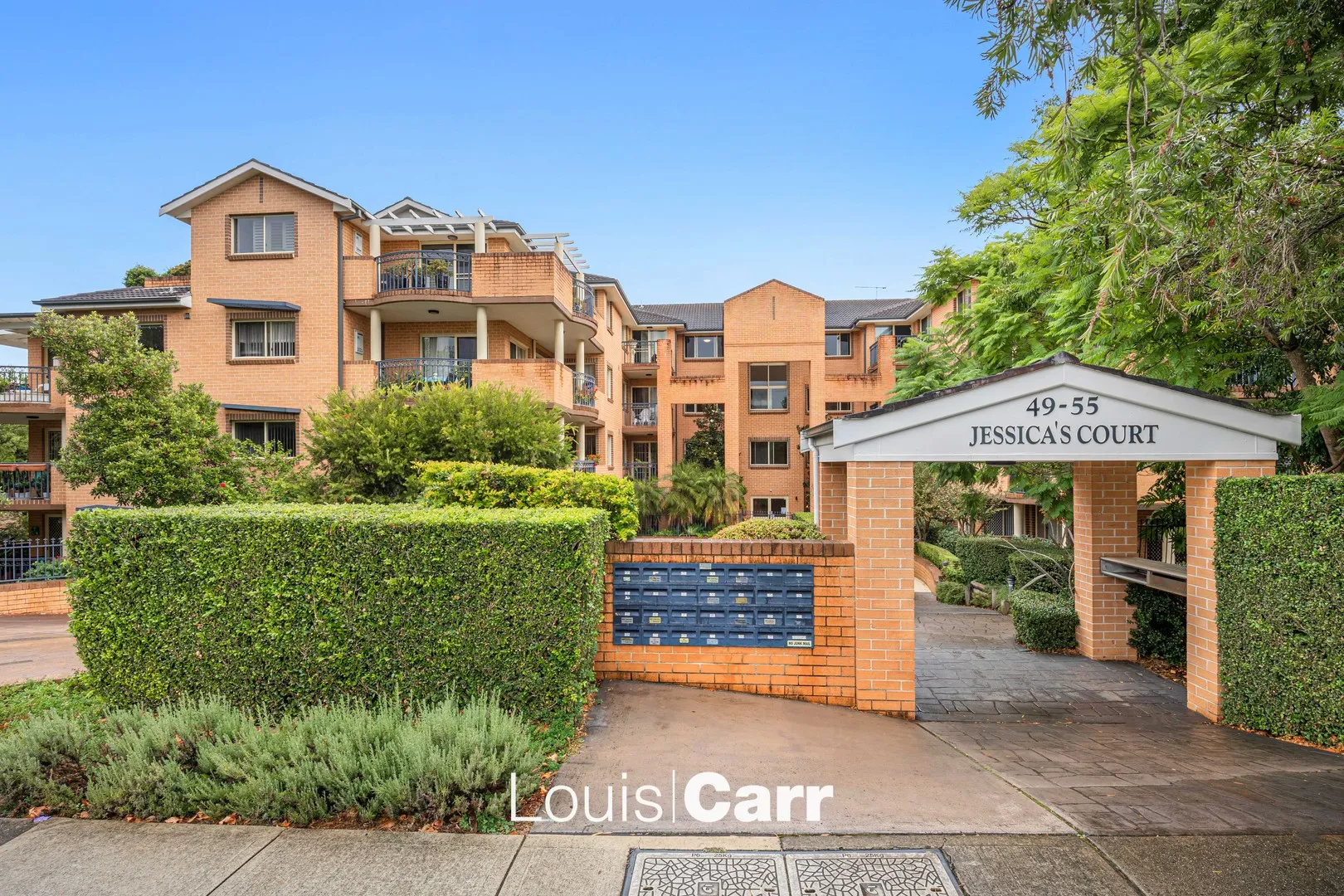 Oversized Executive Apartment with House-Like Proportions, Castle Hill