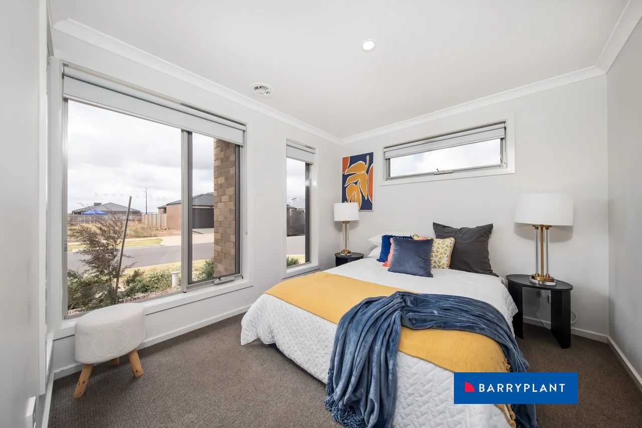 10 Nagar Street, Thornhill Park VIC 3335, Image 2