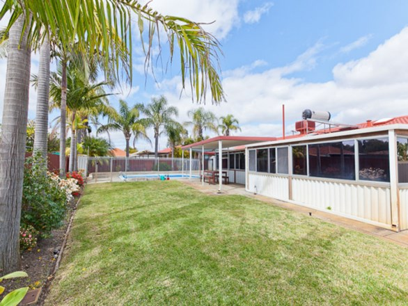 11 Derwent Place, Lynwood WA 6147