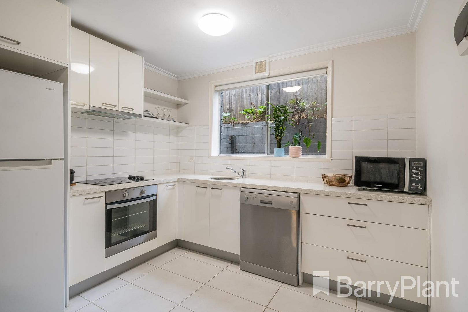 2/7 Sanglen Terrace, Belmont VIC 3216, Image 2