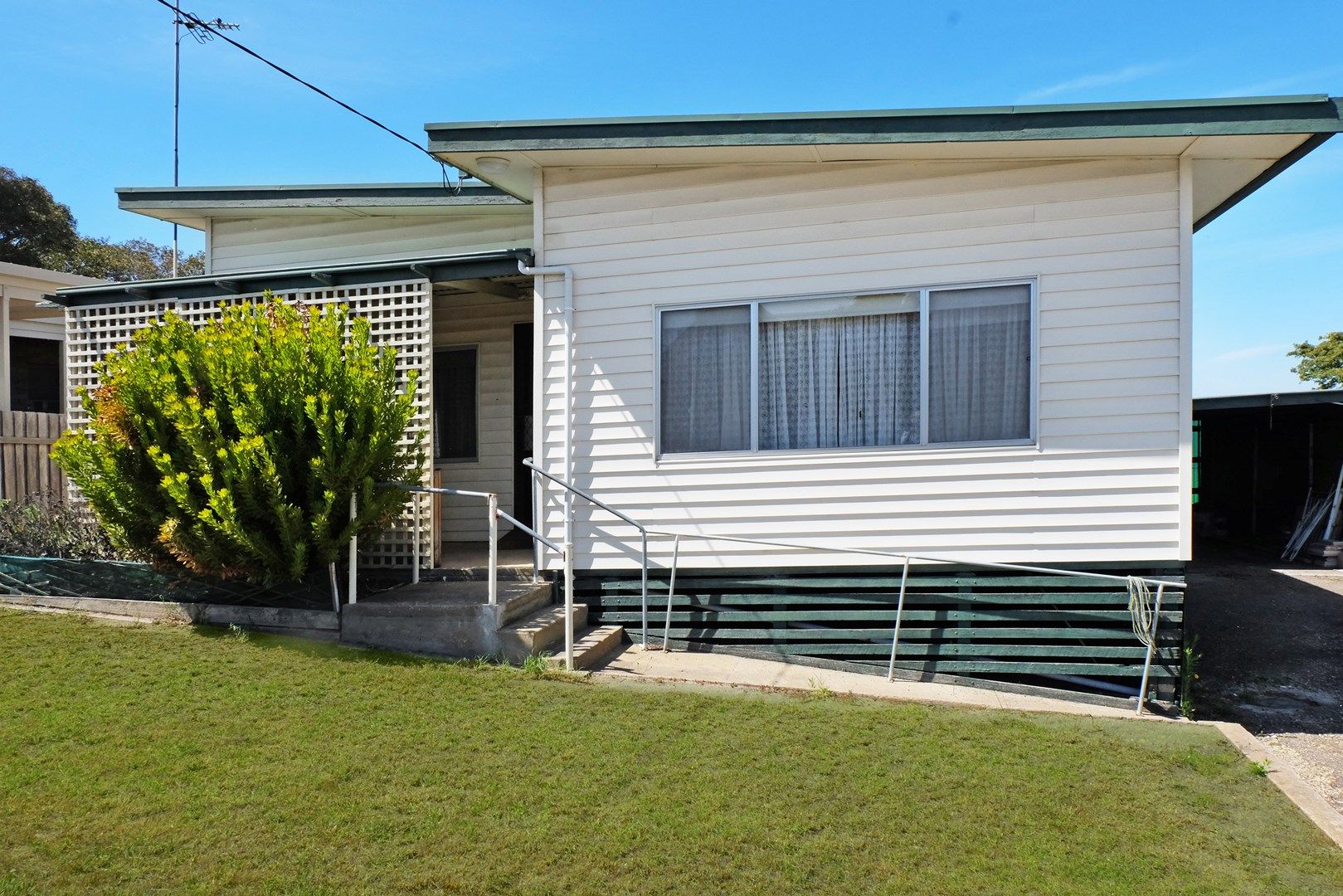 3 bedrooms House in 31 Capes Road LAKES ENTRANCE VIC, 3909